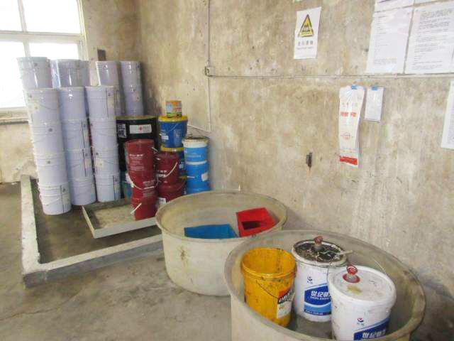 HW12 染料、涂料廢物